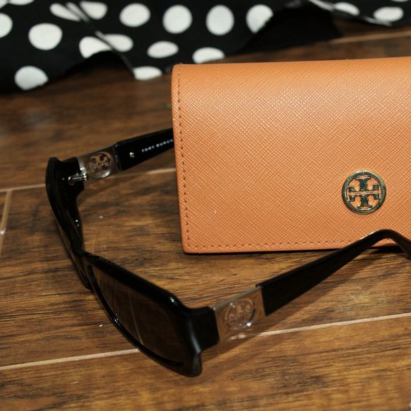 Tory Burch Sunglasses with case - Prescription frames currently - Picture 3 of 11